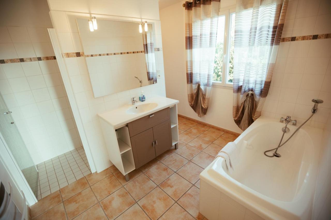 Les Villas de Perret Joyeuse Extérieur photo